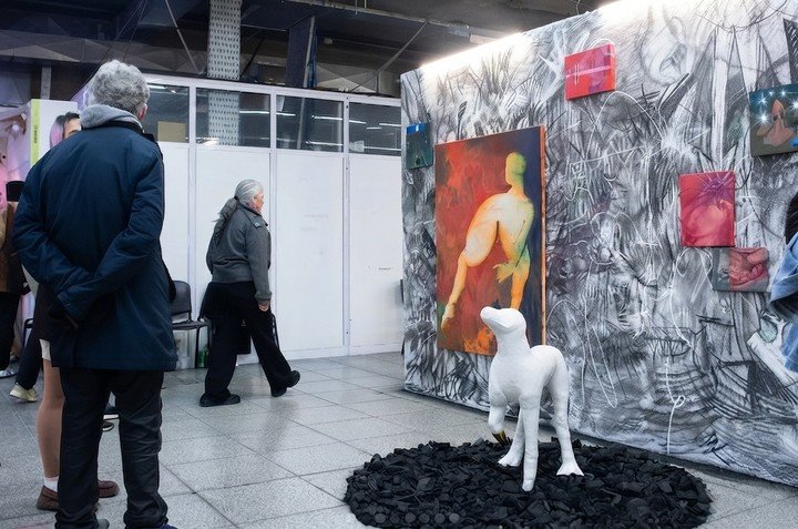 La cuarta edición de la feria de arte contemporáneo Plateada en el Teatro Argentino de La Plata. Foto: redes sociales.