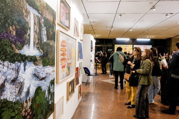 La cuarta edición de la feria de arte contemporáneo Plateada en el Teatro Argentino de La Plata. Foto: redes sociales.