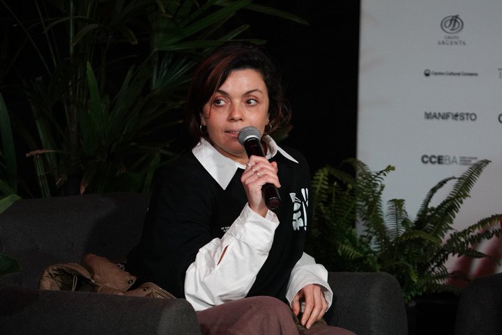 La charla Literatura y la oralidad una política escucha con Dani Zelko, Santiago Loza y Marie Gouric. Foto: Santi Garcia Díaz.