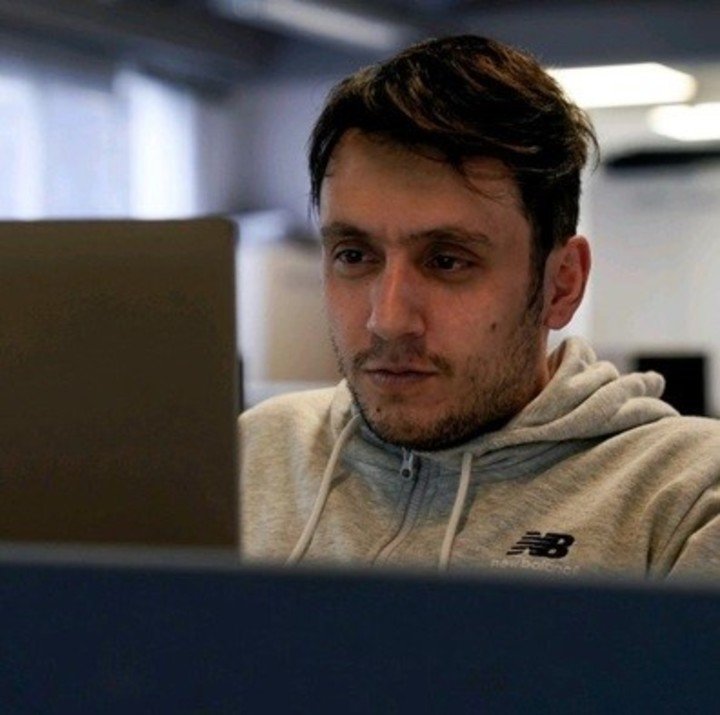 El periodista de Clarín Alfredo Merlo ganó el Premio Hebe Uhart de literatura. Foto: gentileza.