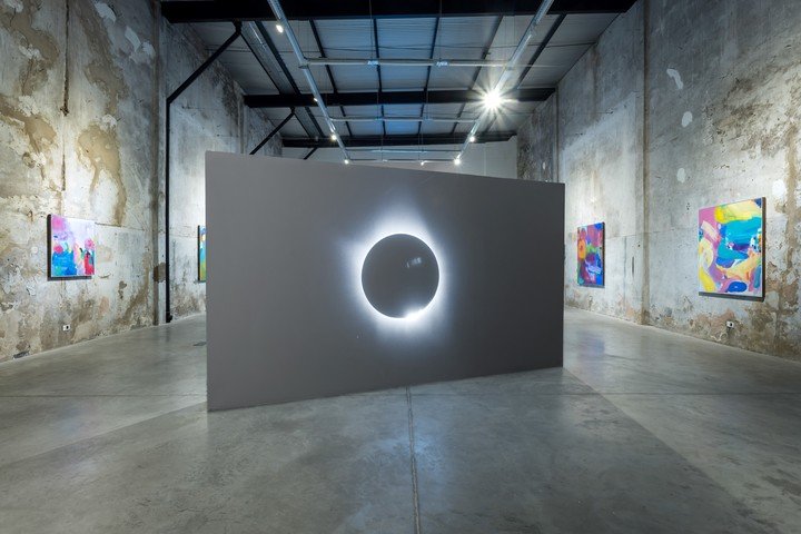 Vista de sala, Ama Amoedo, entre Dos lunas, Ungallery. Foto: gentileza.