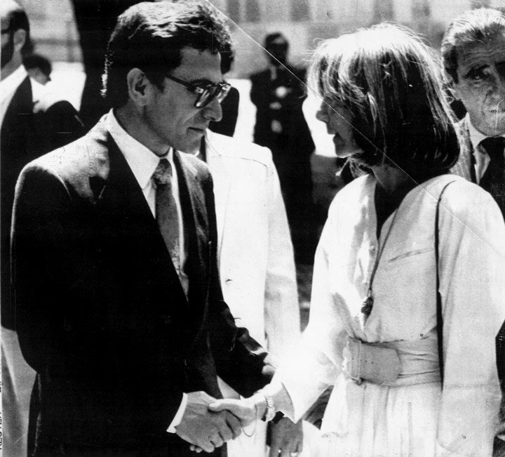 En Ginebra, con el ministro de Cultura argentino Marcos Aguinis, en los funerales de Borges. 18 de junio de 1986. Bioy se enteró de su muerte del modo más casual. Foto: REUTERS