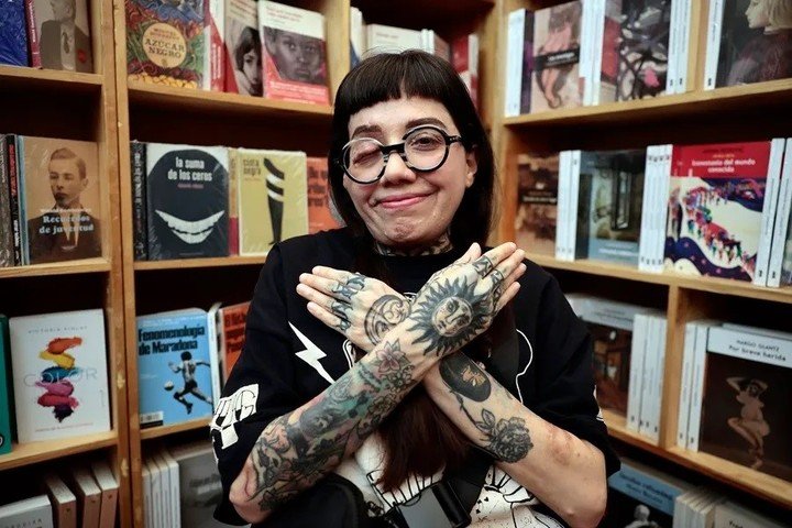 La escritora y activista mexicana, Dahlia de la Cerda, posa durante una entrevista en Ciudad de México (México). EFE/ José Méndez