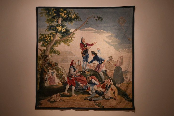 "La cometa", uno de los tapices de Goya en MNBA. Foto: Constanza Niscovolos.