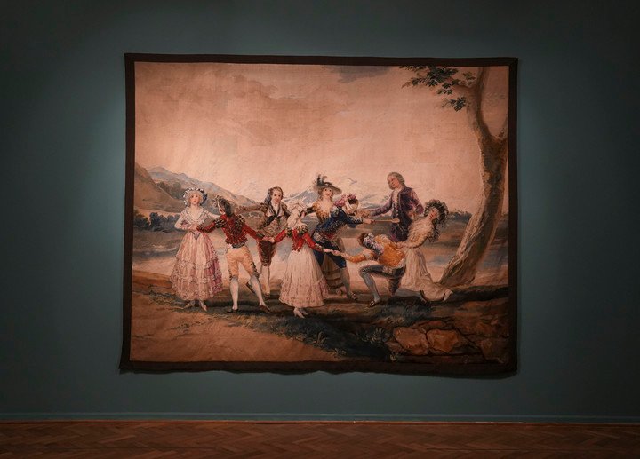 “La gallina ciega” (289 × 350 cm.), tapiz de Goya en MNBA. Foto: Constanza Niscovolos 