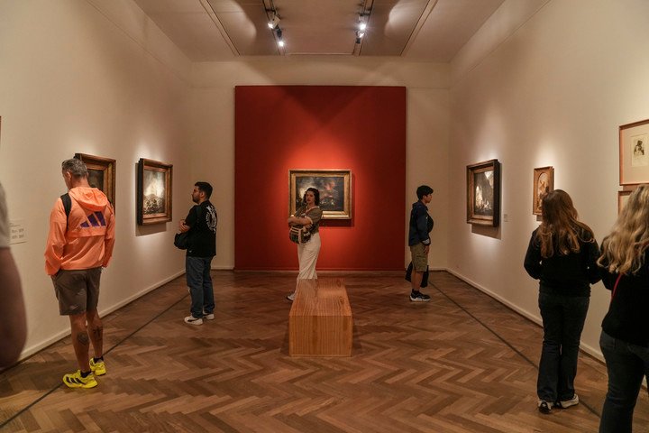 En la sala contigua, pinturas y grabados de Goya en MNBA. Foto: Constanza Niscovolos.