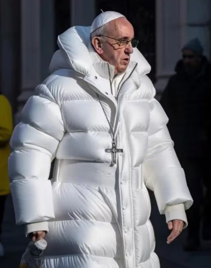 La imagen del Papa Francisco vestido con un camperón blanco, fue creada con Midjourney.