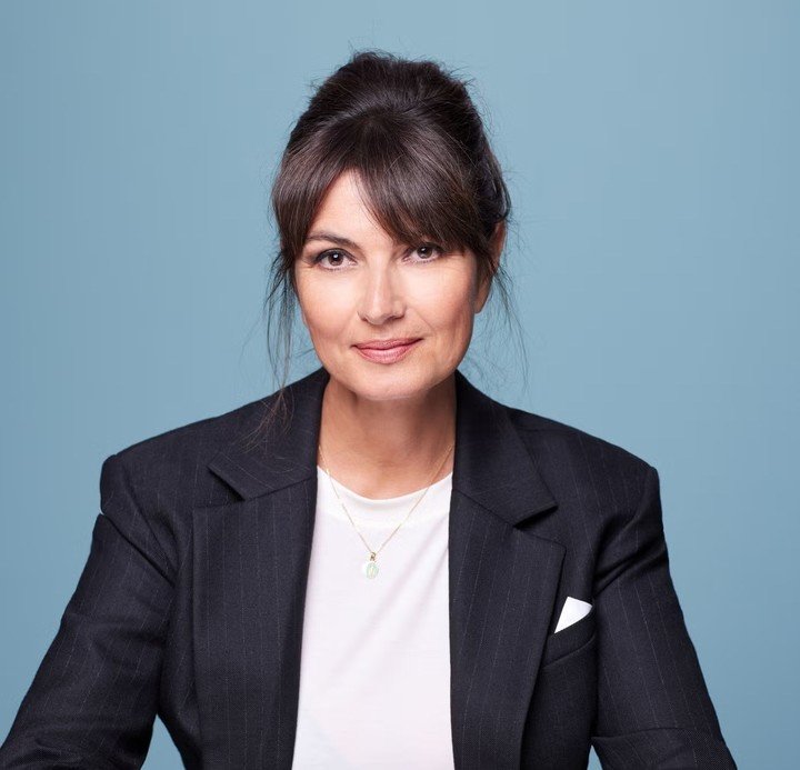 La novelista, fotógrafa y guionista francesa Valérie Perrin. Foto: gentileza.