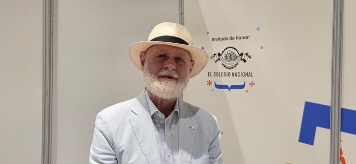 El escritor argentino Alberto Manguel, en la Feria Internacional del Libro de Monterrey.