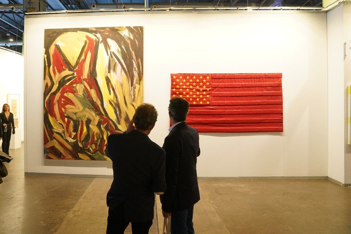 Una dupla intensa. Luis Frangella y Sergio Avello en el stand de Cosmocosa de arteba 2026. (Fotos: Emmanuel Fernández). 