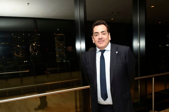 Leonardo Cifelli le entregó a Marta Minujín la distinción como Personalidad Emérita de la Cultura de la Nación. (Foto: Julio Ruiz)