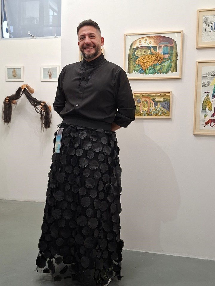 Ismael Abrahan de Galeria Almacén en la Feria Affair. Foto: Clarín.