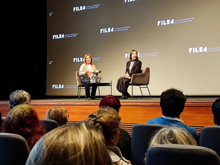 Alejandra Kamiya dialogó en el Filba con la profesora de educación física de la Universidad Nacional de Luján Patricia Rexach. Foto: Clarín.