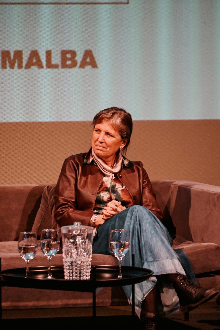 La argentina Claudia Piñeiro y la francesa Marie Vingtras compartieron el encuentro El pulso de la trama en el Malba. Foto: Jiniva Irazabal, gentileza.