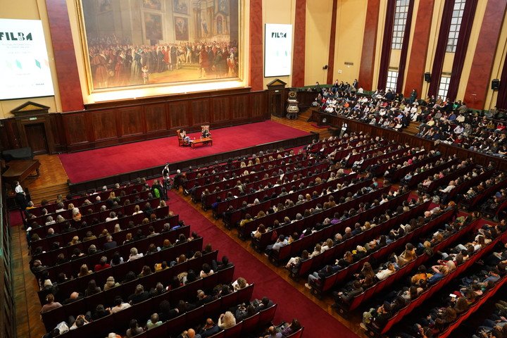 La argentina Leila Guerriero y el francés Emmanuel Carrère dialogaron ante 800 personas en el Filba. Foto: Martín Bonetto.