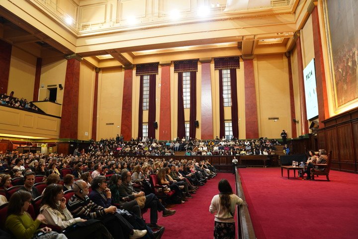La argentina Leila Guerriero y el francés Emmanuel Carrère dialogaron ante 800 personas en el Filba. Foto: Martín Bonetto.