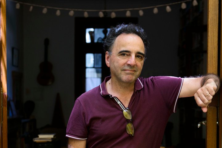 La distinción surgió de la propuesta de una comisión asesora integrada por Pablo De Santis (foto), Jorge Fernández Díaz y Esther Cross. Foto: Andres D'Elia.